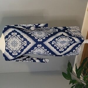 Haani Stretchy Blue & White Back Darts 3/4 Sleeve Pullover Shift Dress - Size M